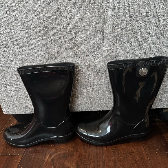 Ugg Rain Boots - Picture 4 of 9